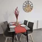 Διαμέρισμα 2 Apparts, Familles & Pros