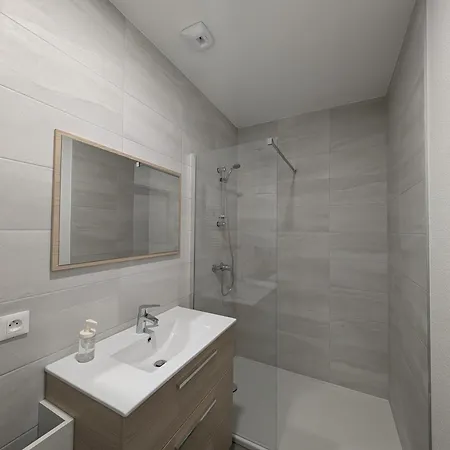 2 Apparts, Familles & Pros Apartamento